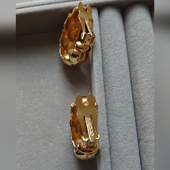 lPaolo Classic Gold Tone CLIP ON Hoop Earrings - Picture 9 of 12